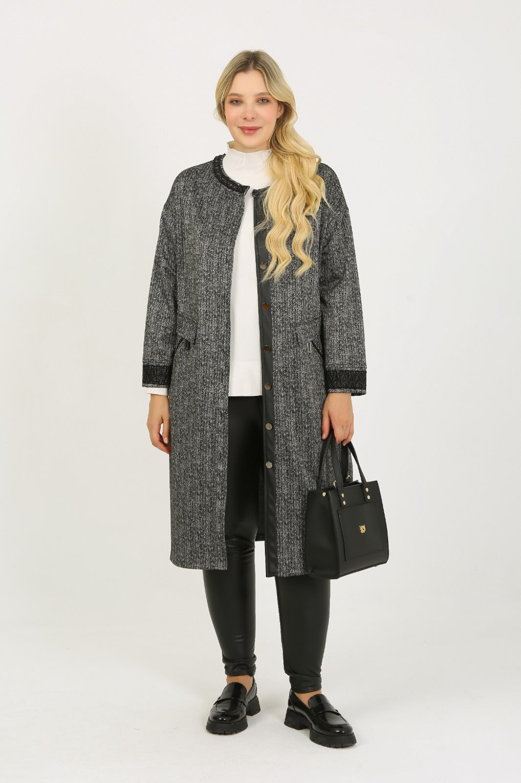 Yakası ve Kolu İşlemeli Düğmeli Örme Kap - 6029