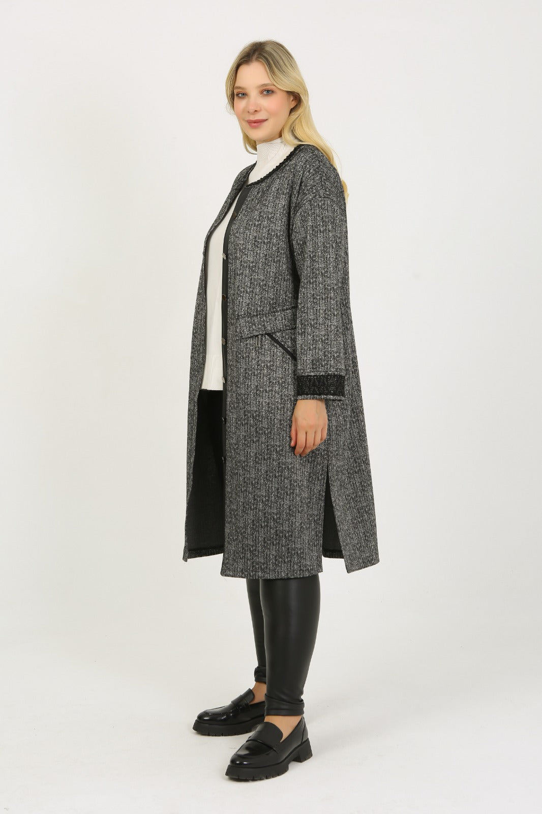 Yakası ve Kolu İşlemeli Düğmeli Örme Kap - 6029