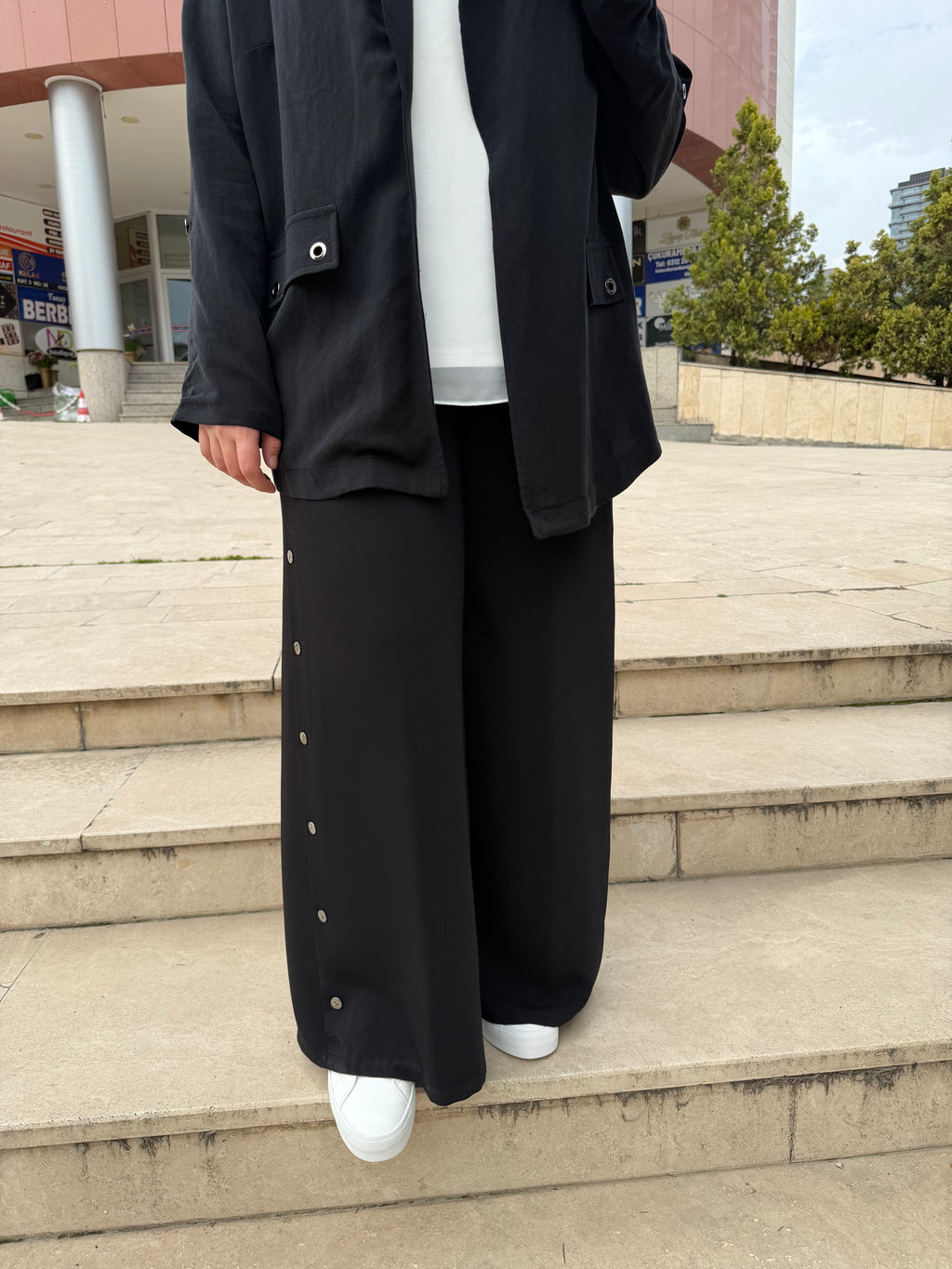 Düğme Aksesuarlı Etek Pantolon