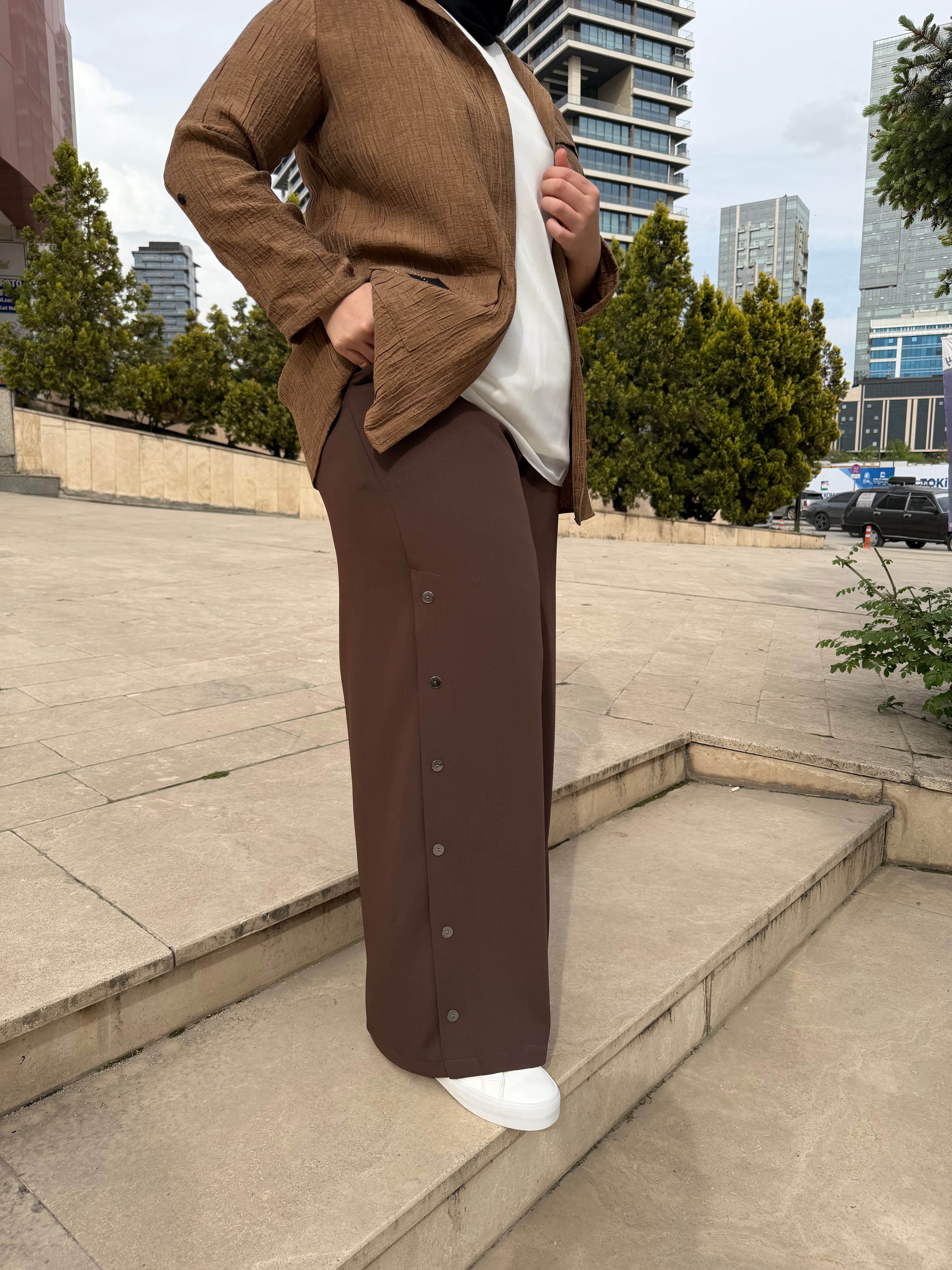 Düğme Aksesuarlı Etek Pantolon