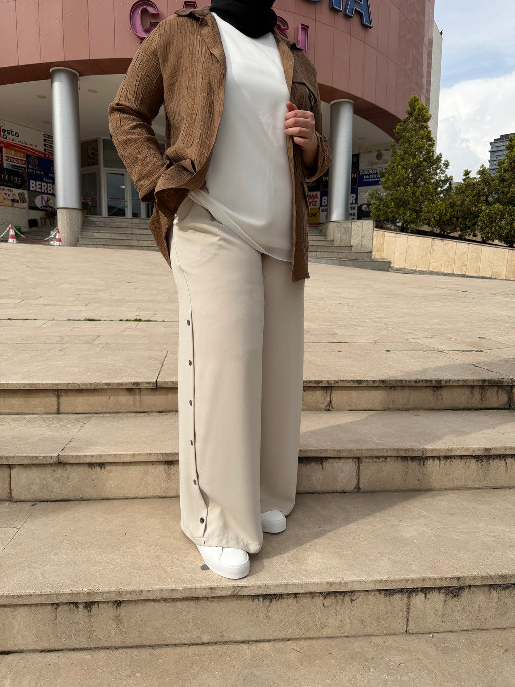 Düğme Aksesuarlı Etek Pantolon