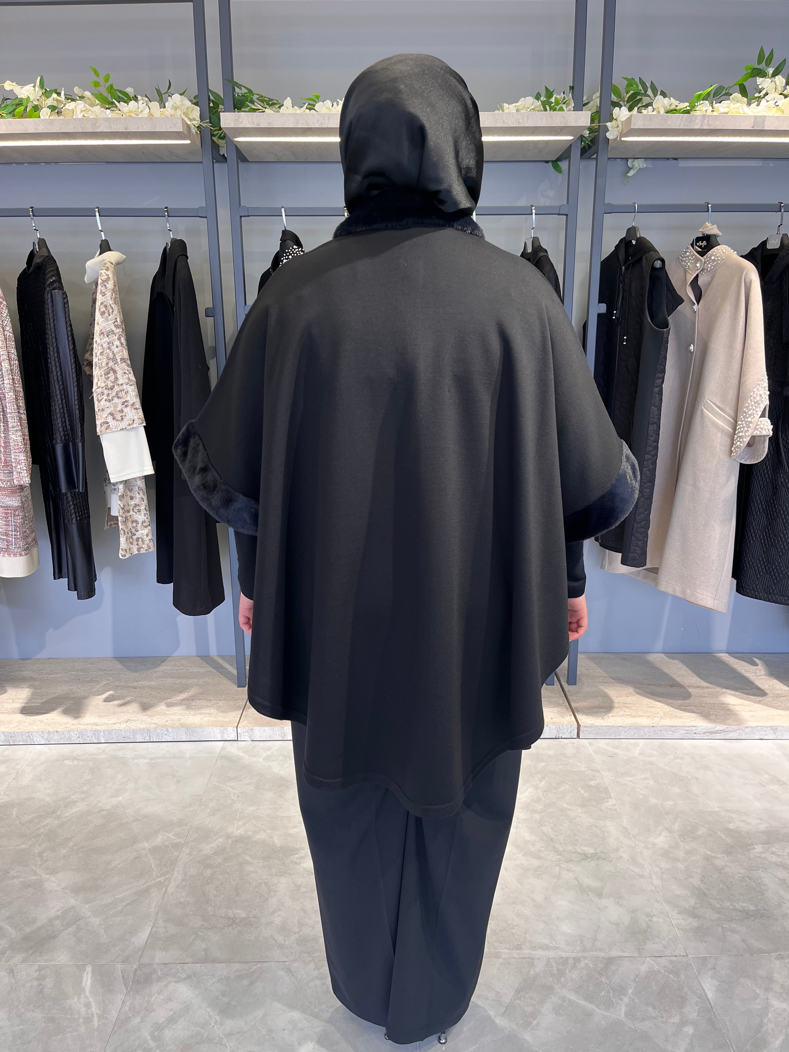 Yakası ve Kolu Kürklü Triko Panço  - 7316