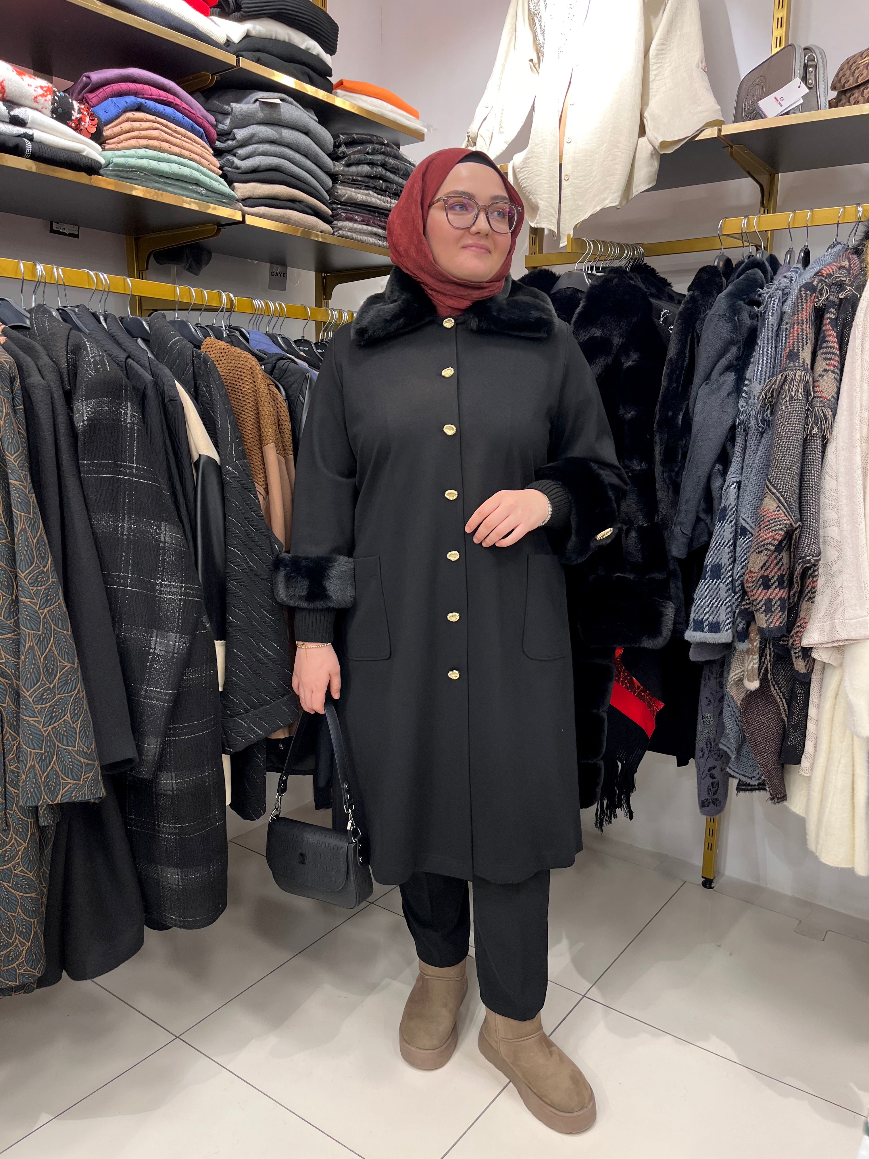 Gold Düğmeli Kolu ve Yakası Kürklü Astarsız Kaban - 26045