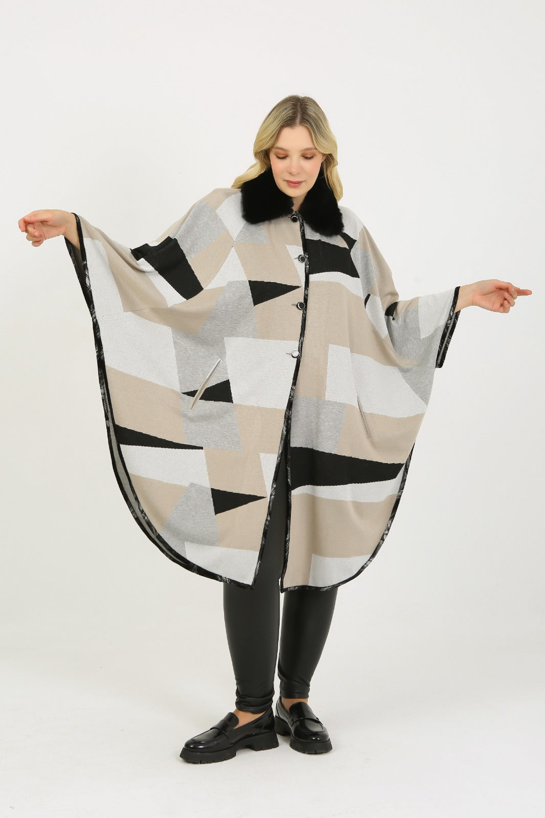 Yakası Kürklü Desenli Örme Panço - 6089